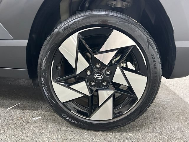 Used 2025 Hyundai Kona Limited AWD/4WD image 13
