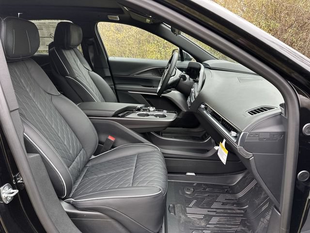 New 2026 Cadillac Lyriq V w/ LPO, Floor Liner Package AWD/4WD image 28