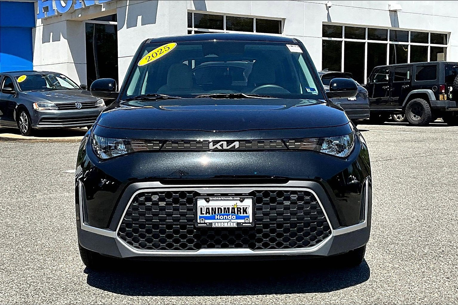 Used 2025 Kia Soul LX FWD image 3