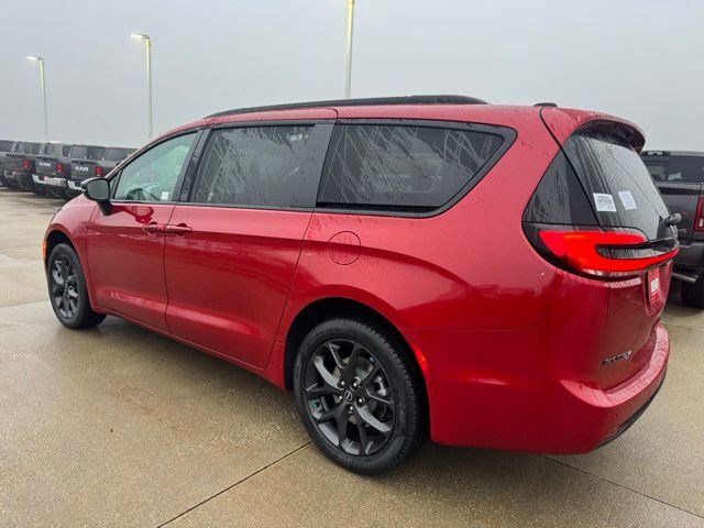 New 2026 Chrysler Pacifica Limited w/ S Appearance Package image 5