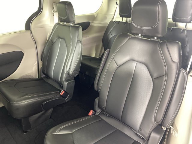 Used 2024 Chrysler Pacifica Touring-L AWD/4WD image 30