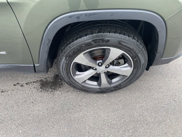 Used 2020 Jeep Cherokee Limited image 25