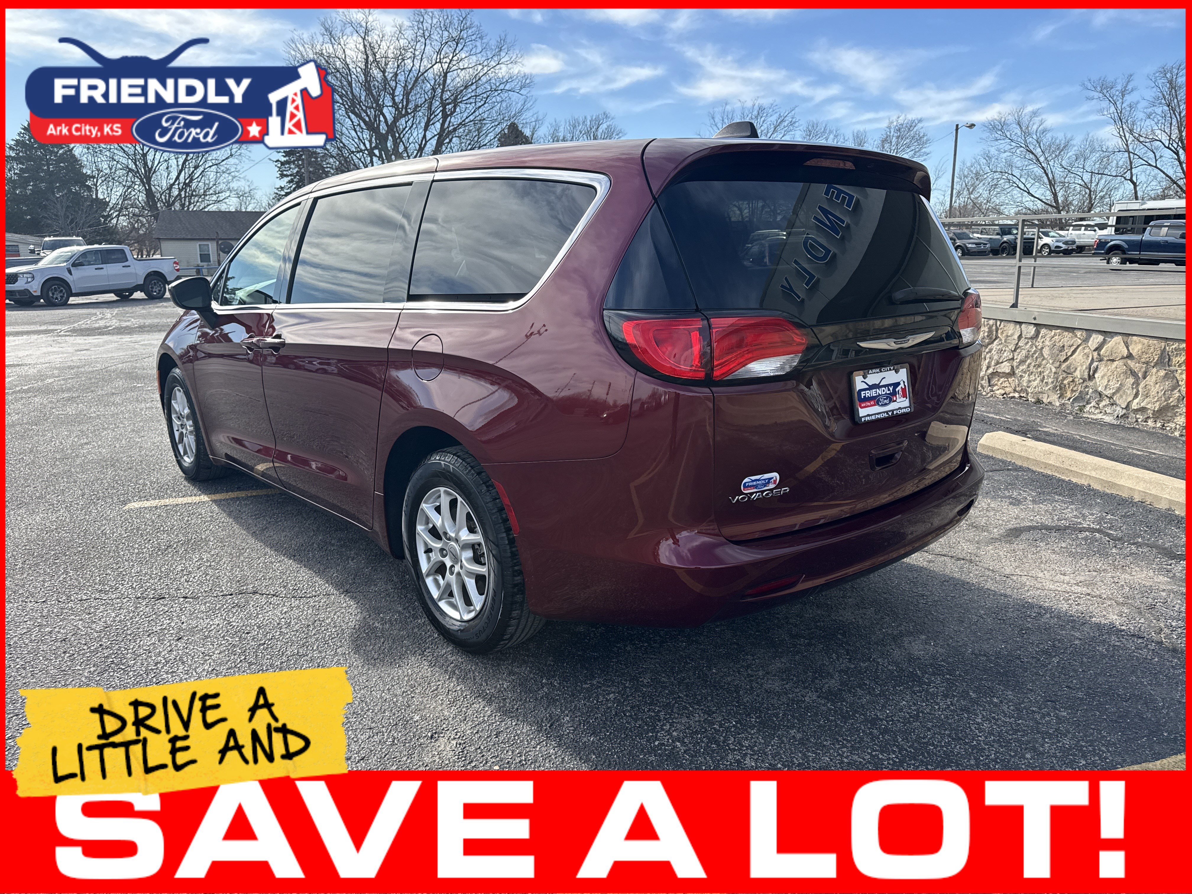Used 2023 Chrysler Voyager LX FWD image 4