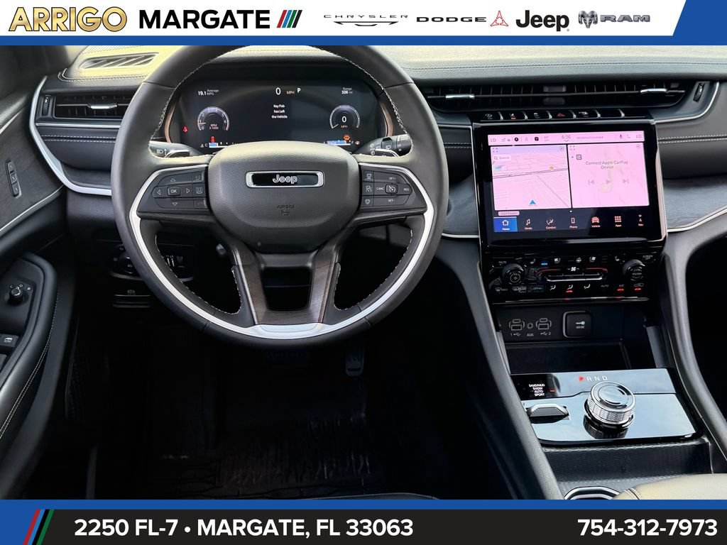 Used 2025 Jeep Grand Cherokee Limited w/ Luxury Tech Group II AWD/4WD image 13