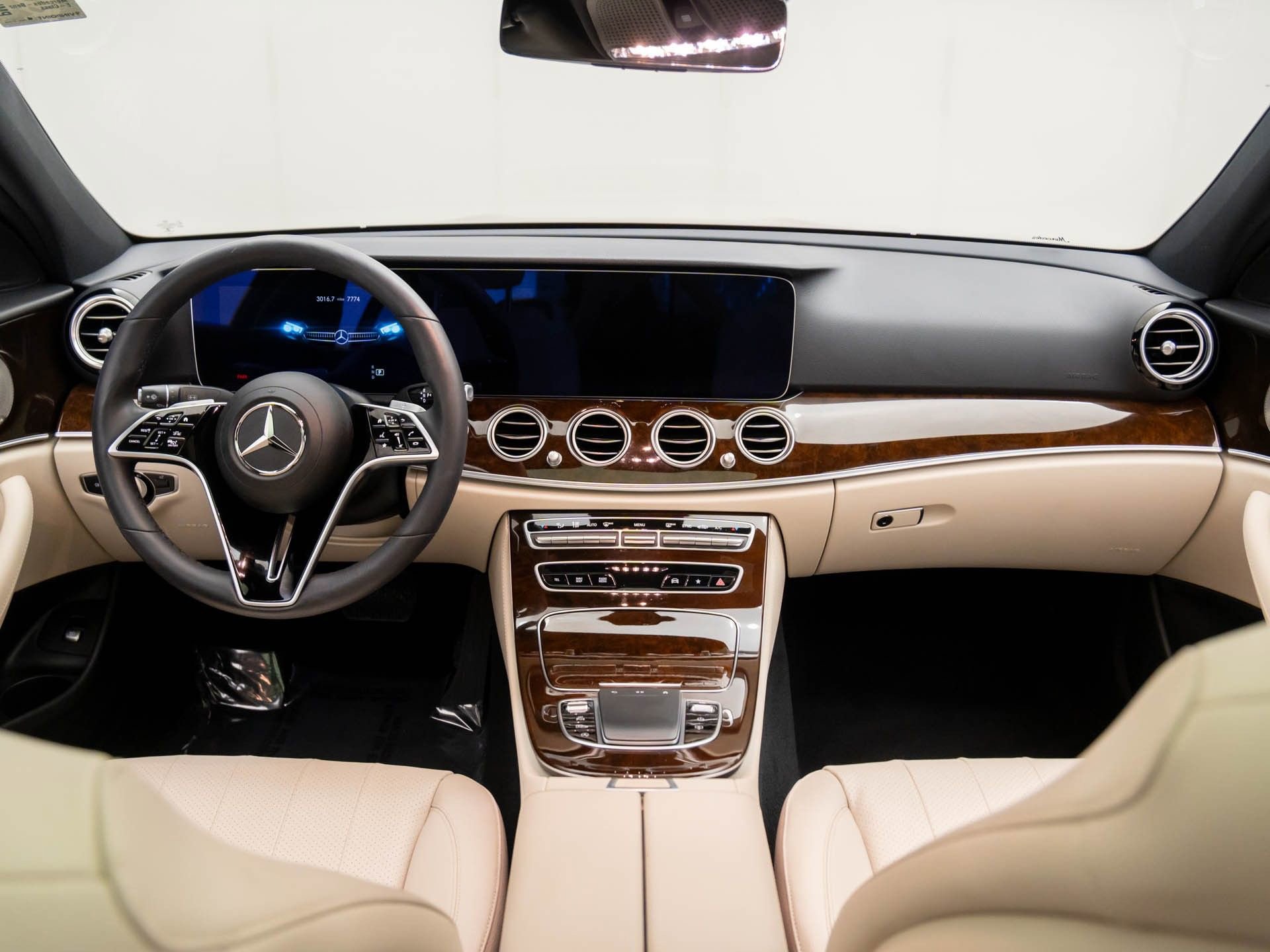 Used 2023 Mercedes-Benz E 350 4MATIC Sedan image 10