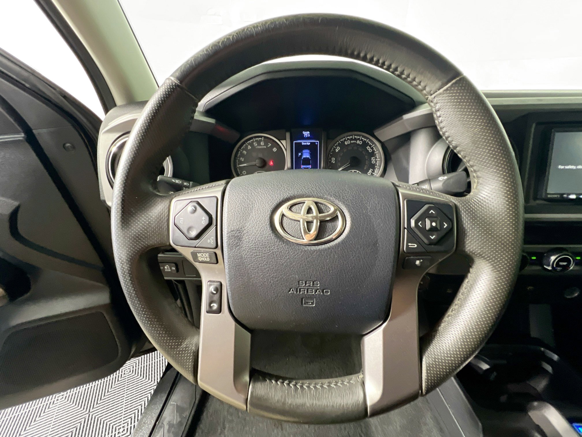 Used 2016 Toyota Tacoma SR5 w/ Towing Package image 16