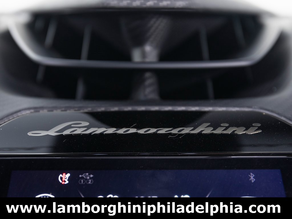 Used 2024 Lamborghini Revuelto image 20