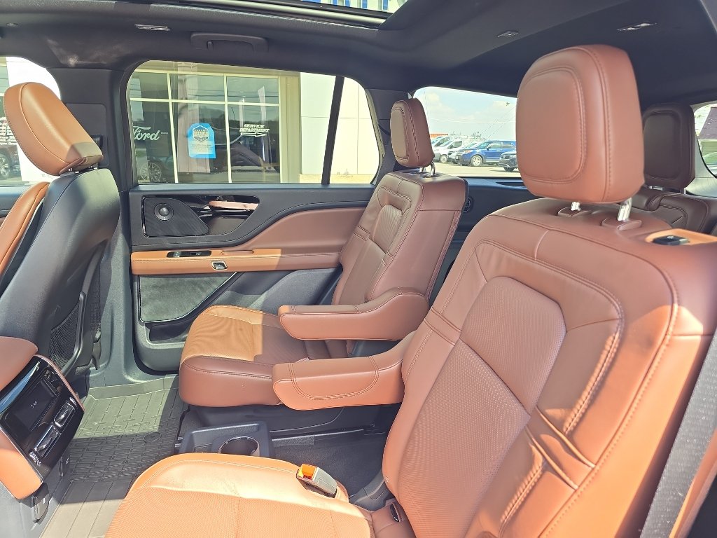 Used 2025 Lincoln Aviator Reserve w/ Jet Appearance Package AWD/4WD image 19
