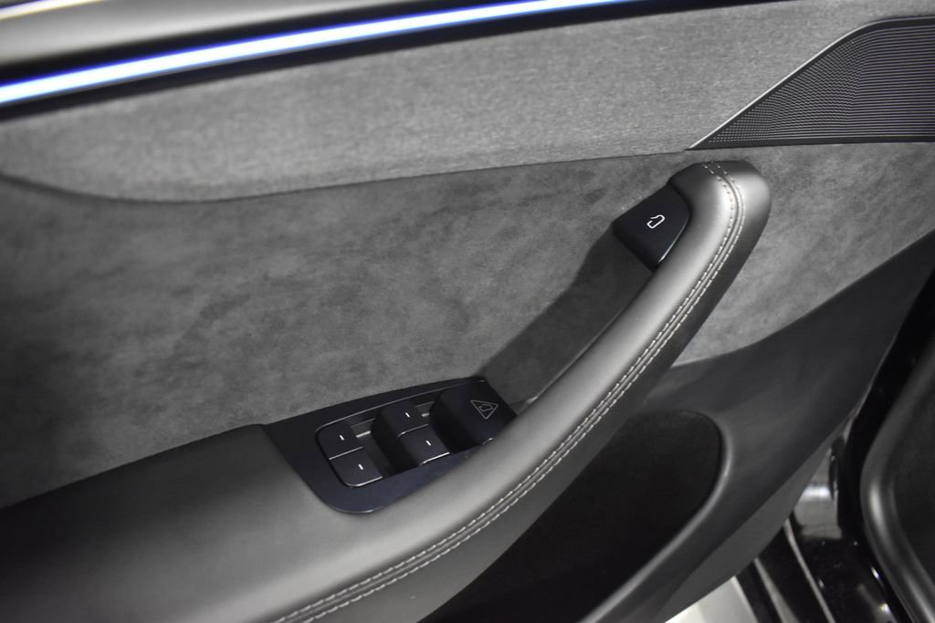 Used 2026 Tesla Model Y Long Range image 15