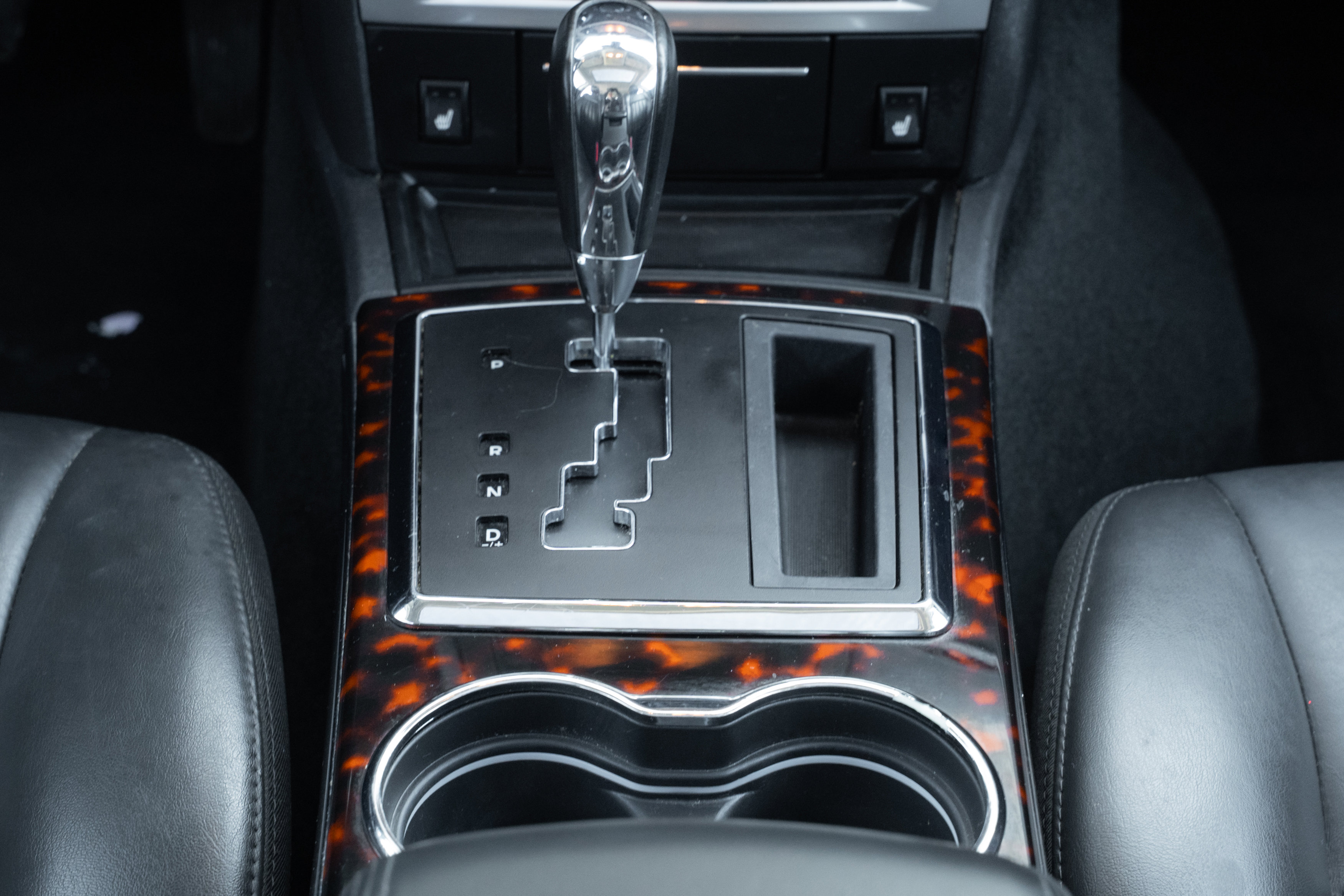 Used 2010 Chrysler 300 C image 15