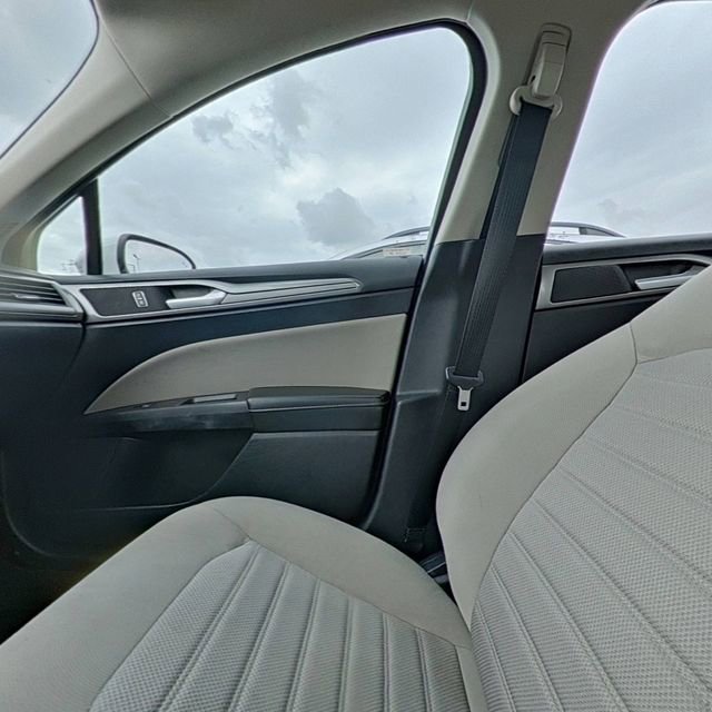 Used 2020 Ford Fusion S image 25