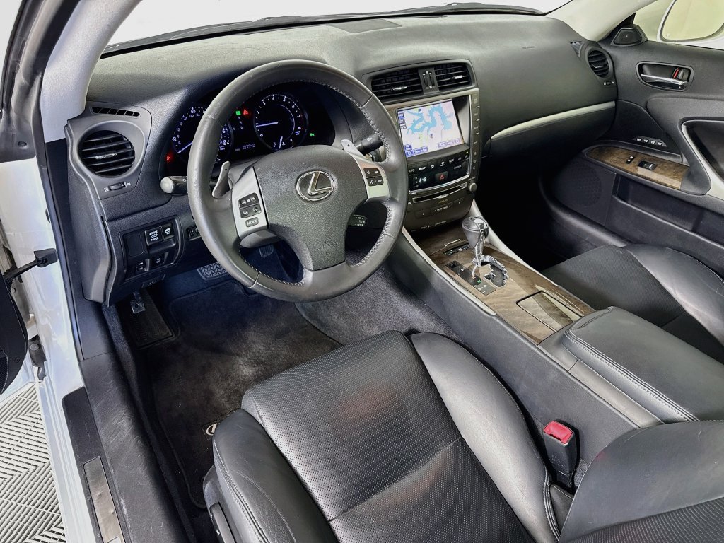 Used 2014 Lexus IS 250C w/ Luxury Package RWD image 22