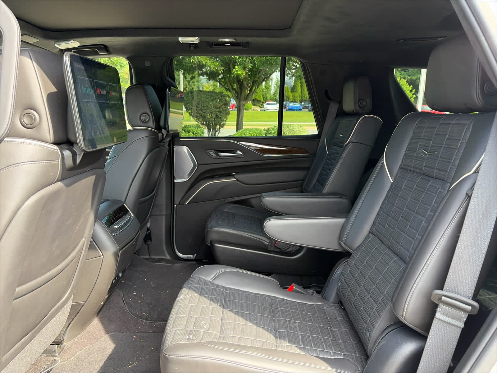 Certified 2023 Cadillac Escalade Sport Platinum w/ LPO, ONYX Package AWD/4WD image 10