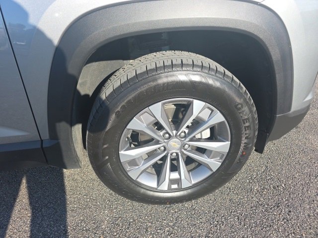 Used 2025 Chevrolet Equinox LT w/ Convenience Package II image 9