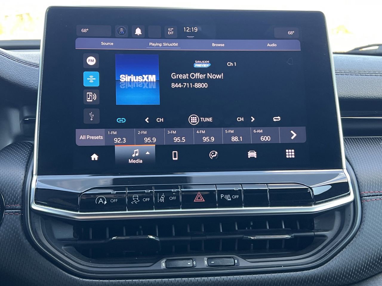 Used 2023 Jeep Compass Trailhawk image 4