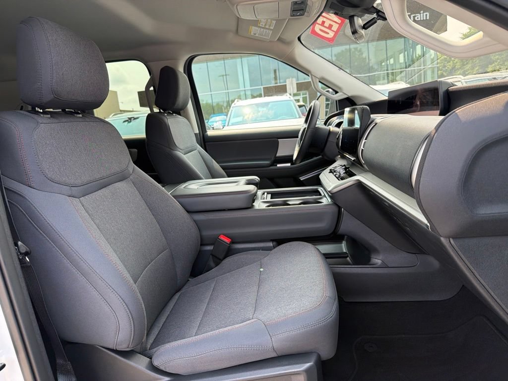 Used 2025 Ford Expedition Active AWD/4WD image 33