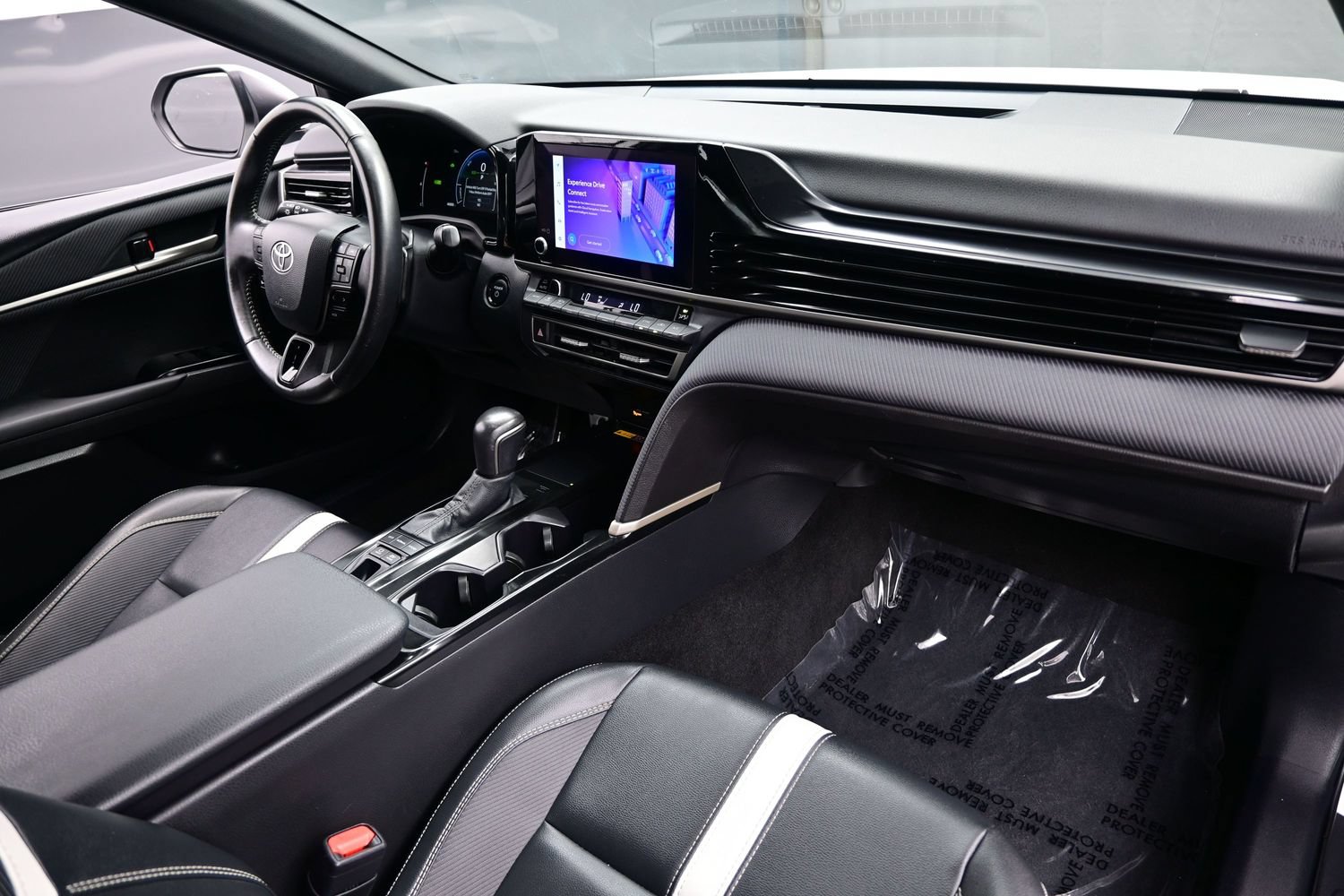 Used 2025 Toyota Camry SE FWD image 15