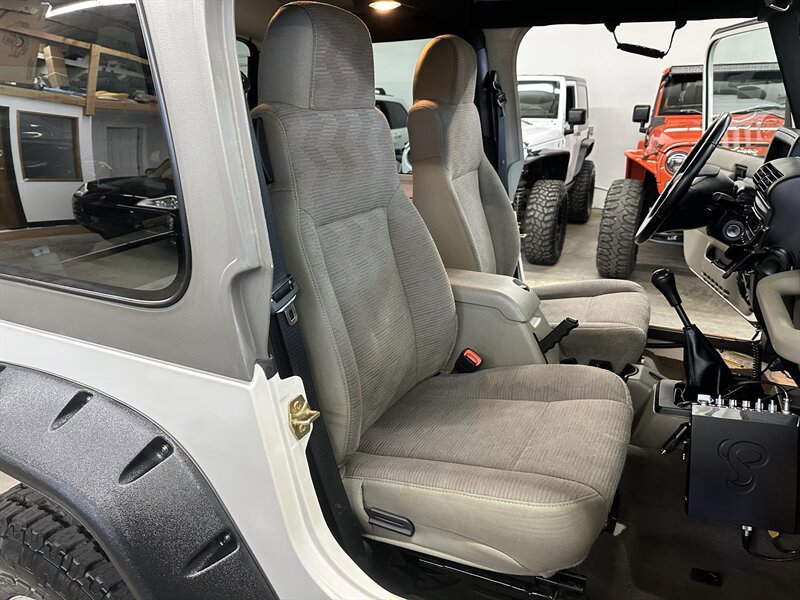 Used 2005 Jeep Wrangler Rubicon image 20