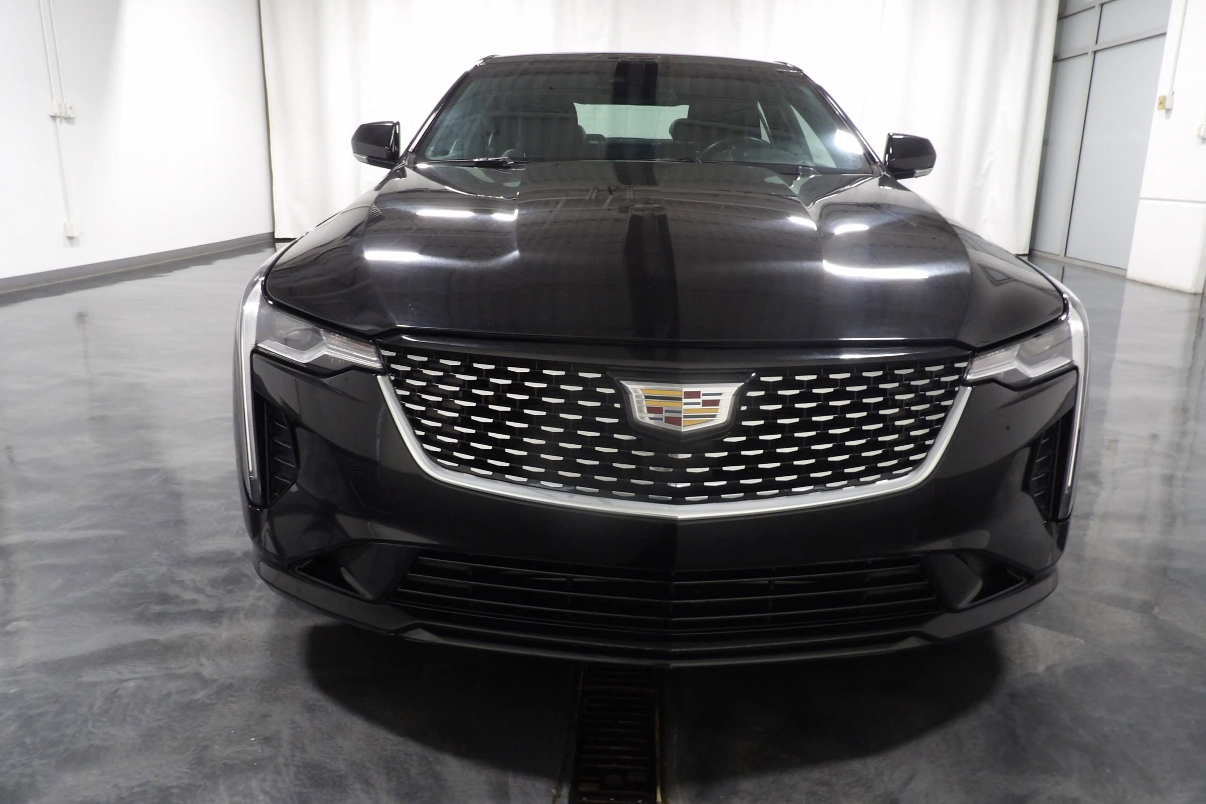 Used 2021 Cadillac CT4 Premium Luxury image 2