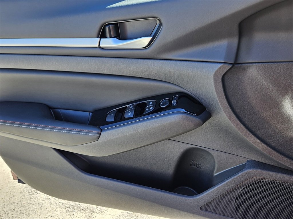 New 2025 Nissan Altima 2.5 SR image 26