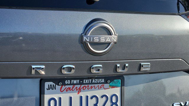 Used 2023 Nissan Rogue SV w/ SV Premium B Package FWD image 32