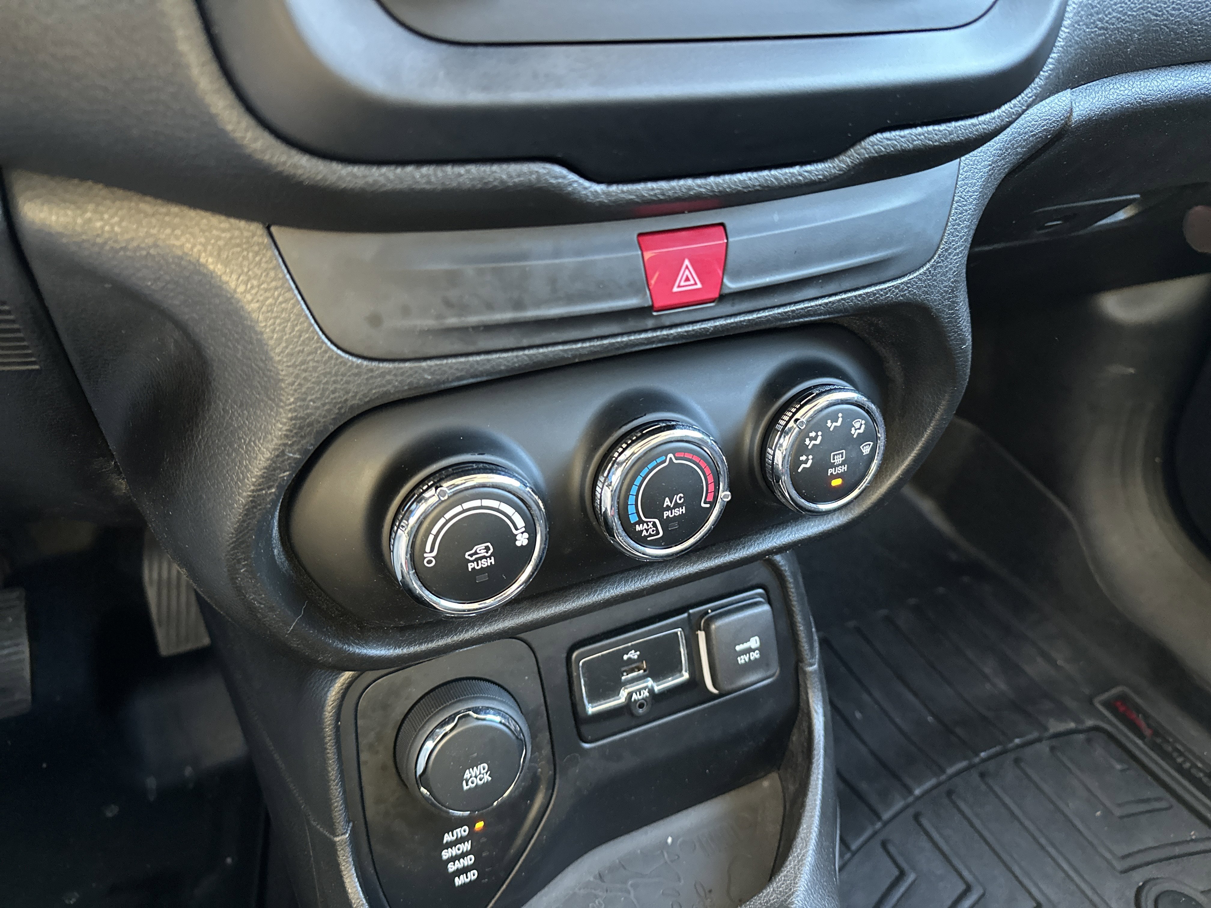 Used 2016 Jeep Renegade 75th Anniversary image 21