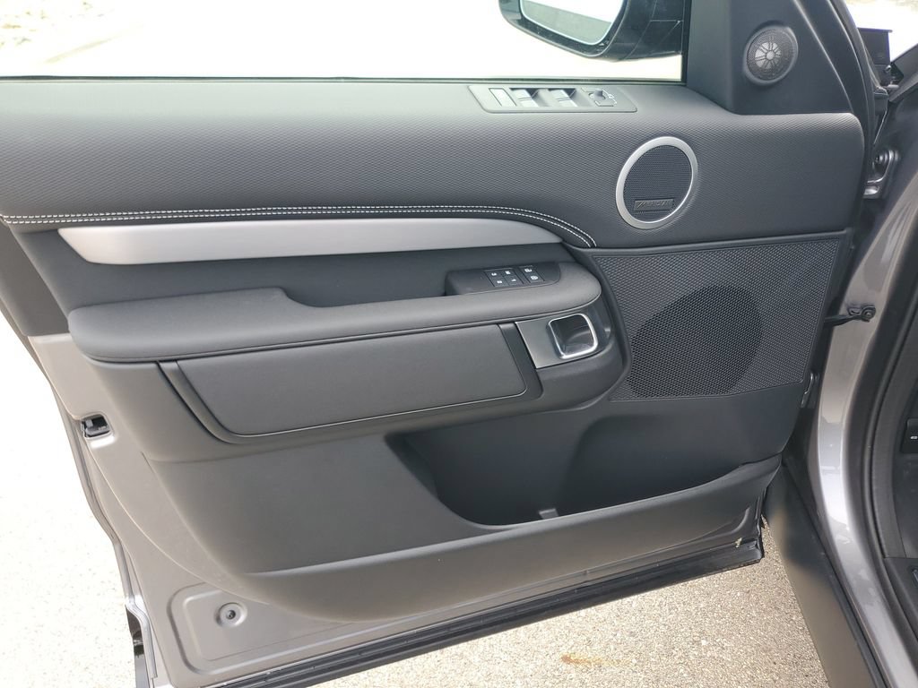 New 2026 Land Rover Discovery Limited Edition AWD/4WD image 7