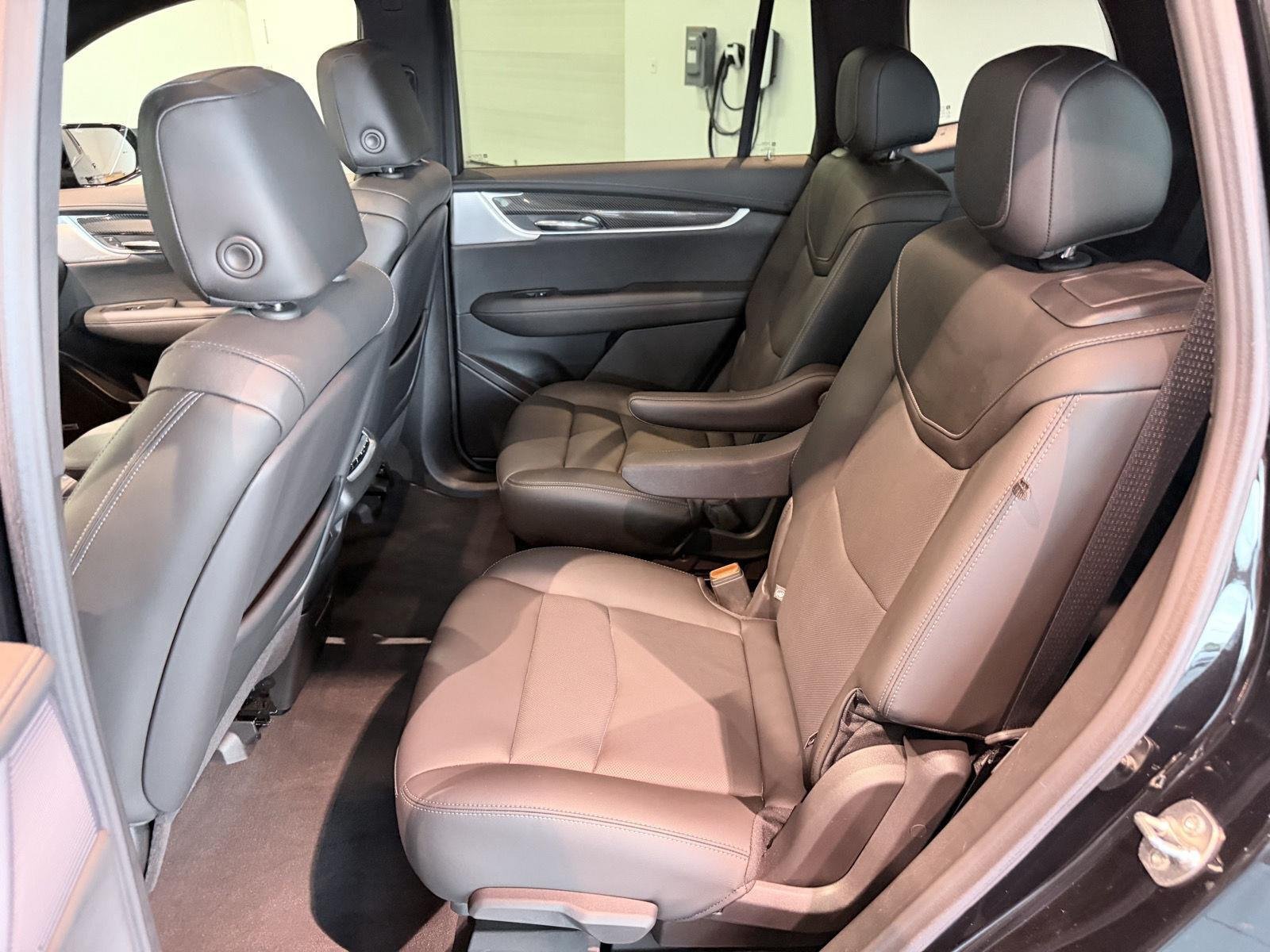 Used 2024 Cadillac XT6 Sport w/ Technology Package AWD/4WD image 23