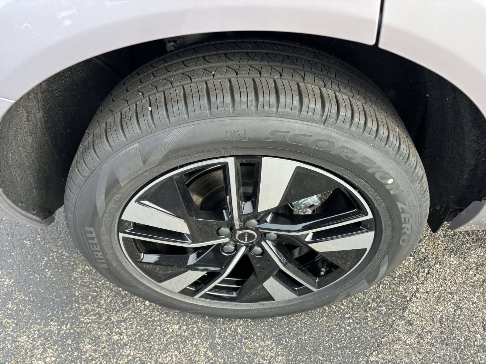 New 2026 Volvo XC60 B5 Plus w/ Protection Package Premier image 10