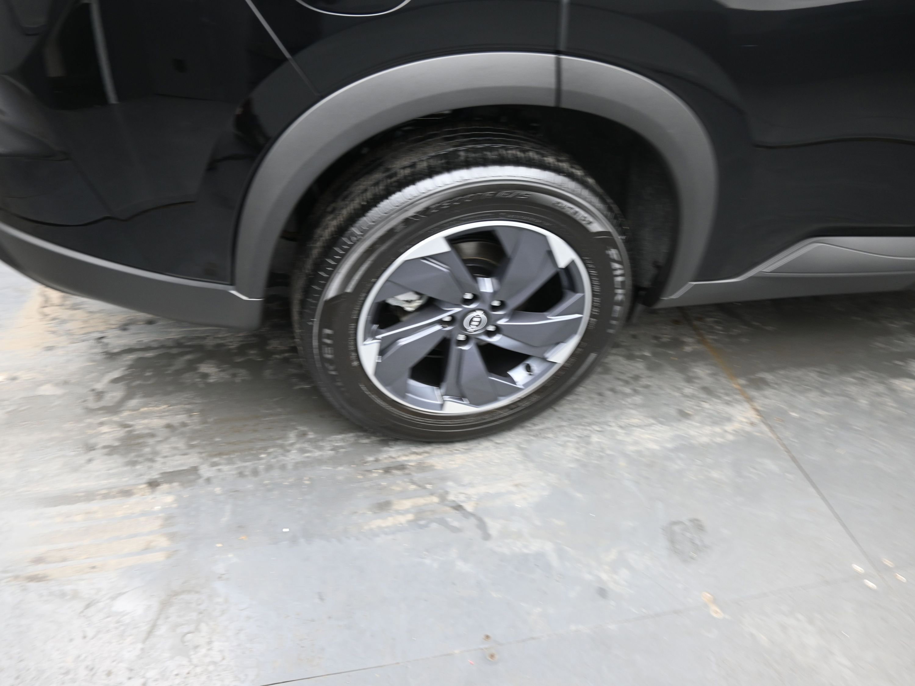 Used 2025 Nissan Rogue SV image 11