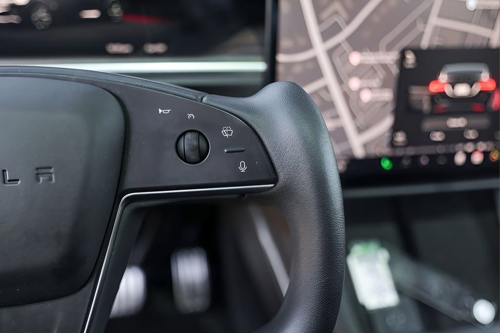 Used 2023 Tesla Model X image 13