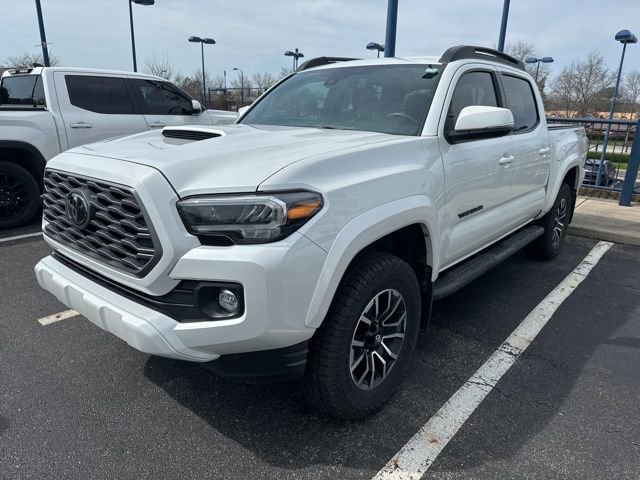 Used 2021 Toyota Tacoma TRD Sport w/ Technology Package image 3