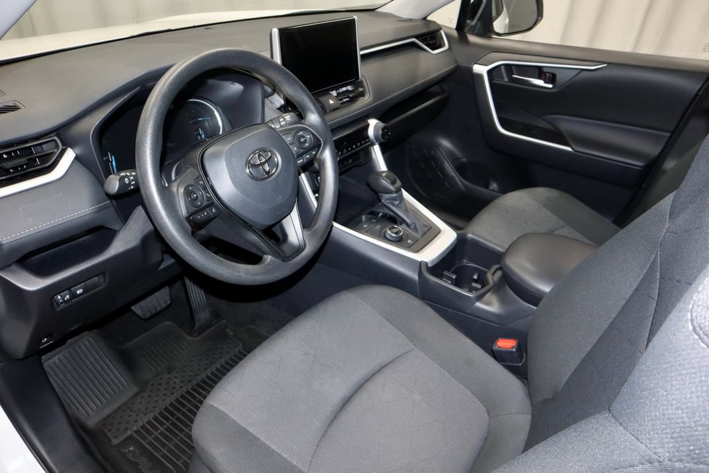Used 2025 Toyota RAV4 XLE AWD/4WD image 25