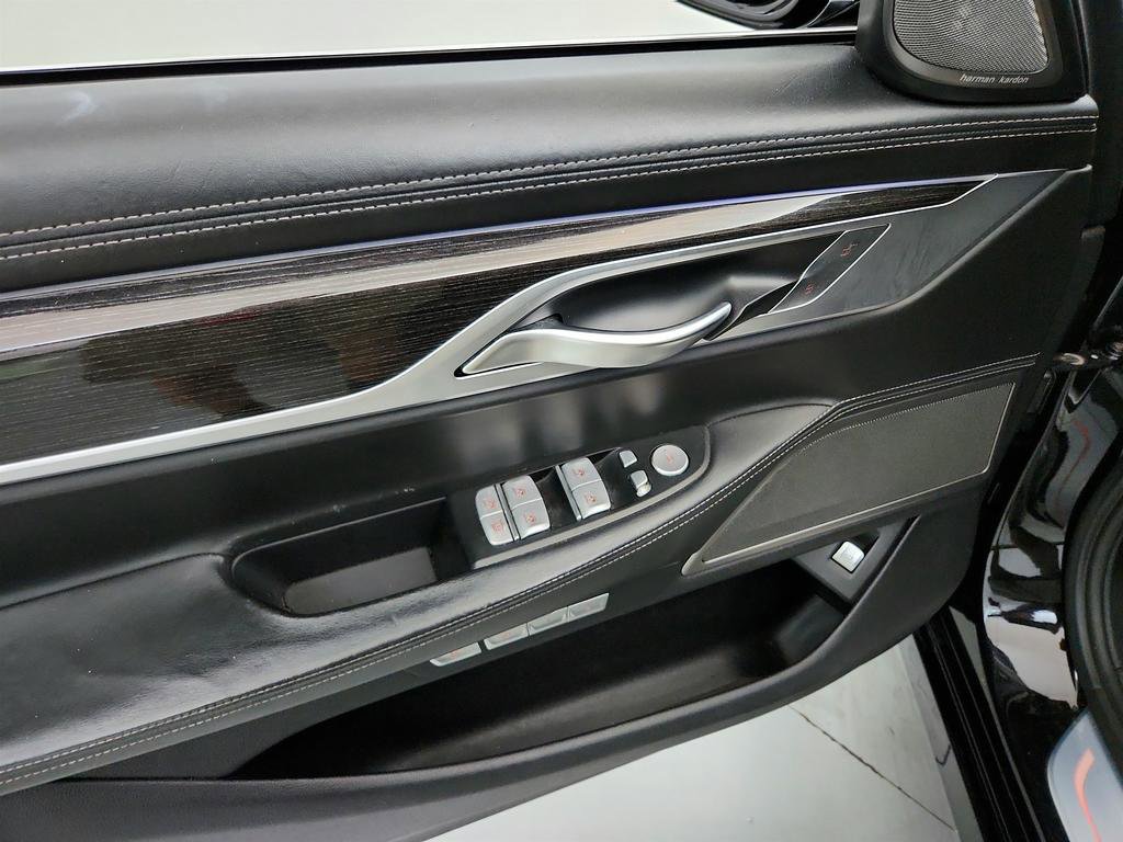 Used 2017 BMW 740i RWD image 23