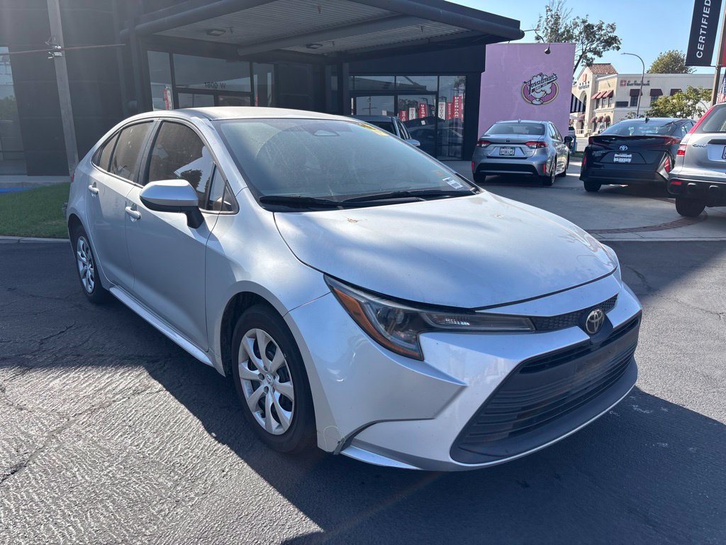 Used 2025 Toyota Corolla LE FWD image 2