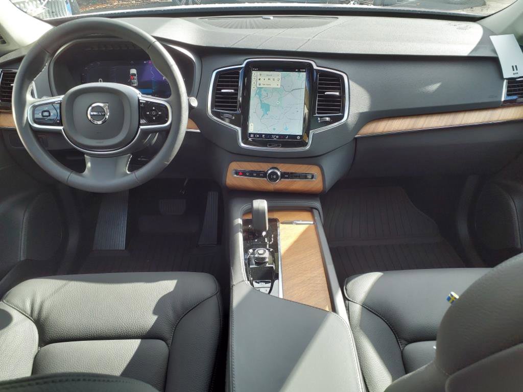 New 2025 Volvo XC90 T8 Plus w/ Protection Package Premier image 12