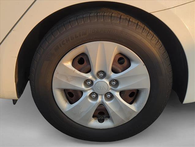 Used 2017 Kia Forte LX image 5