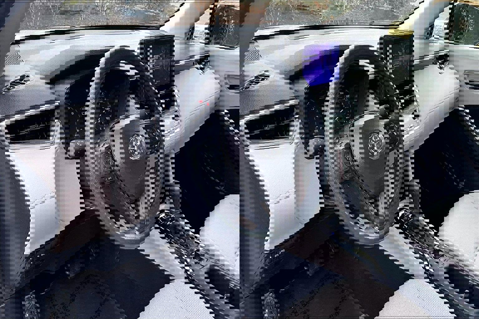 Used 2024 Toyota Corolla Cross L image 12