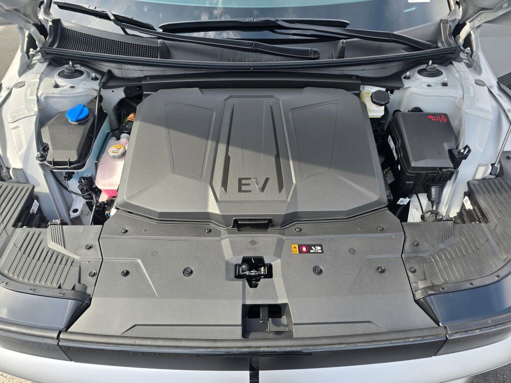 New 2025 Hyundai Ioniq 5 SE image 16