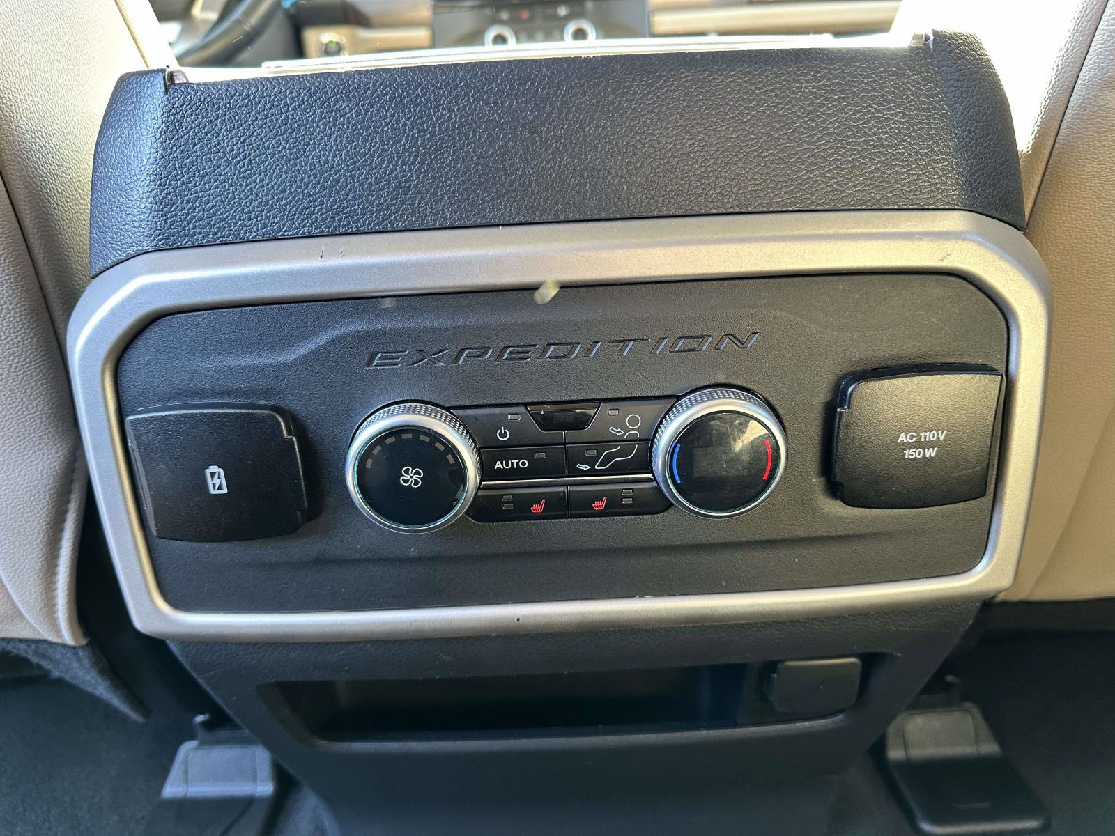 Used 2023 Ford Expedition Limited image 16