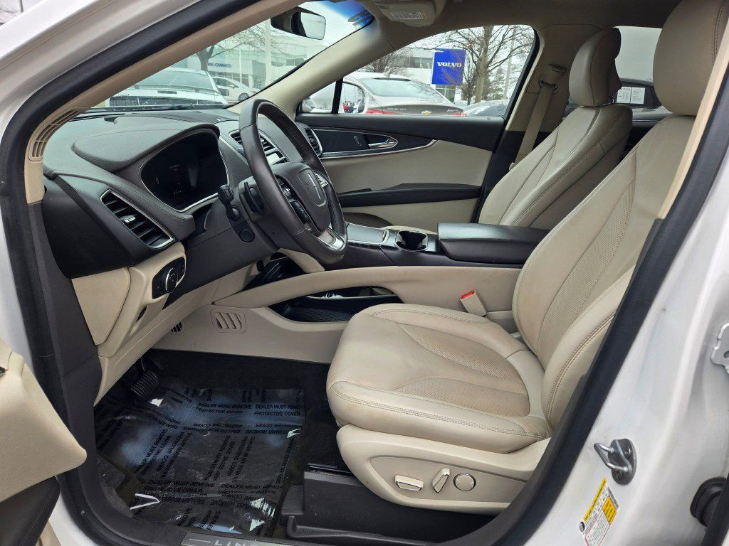 Used 2019 Lincoln Nautilus Select image 21