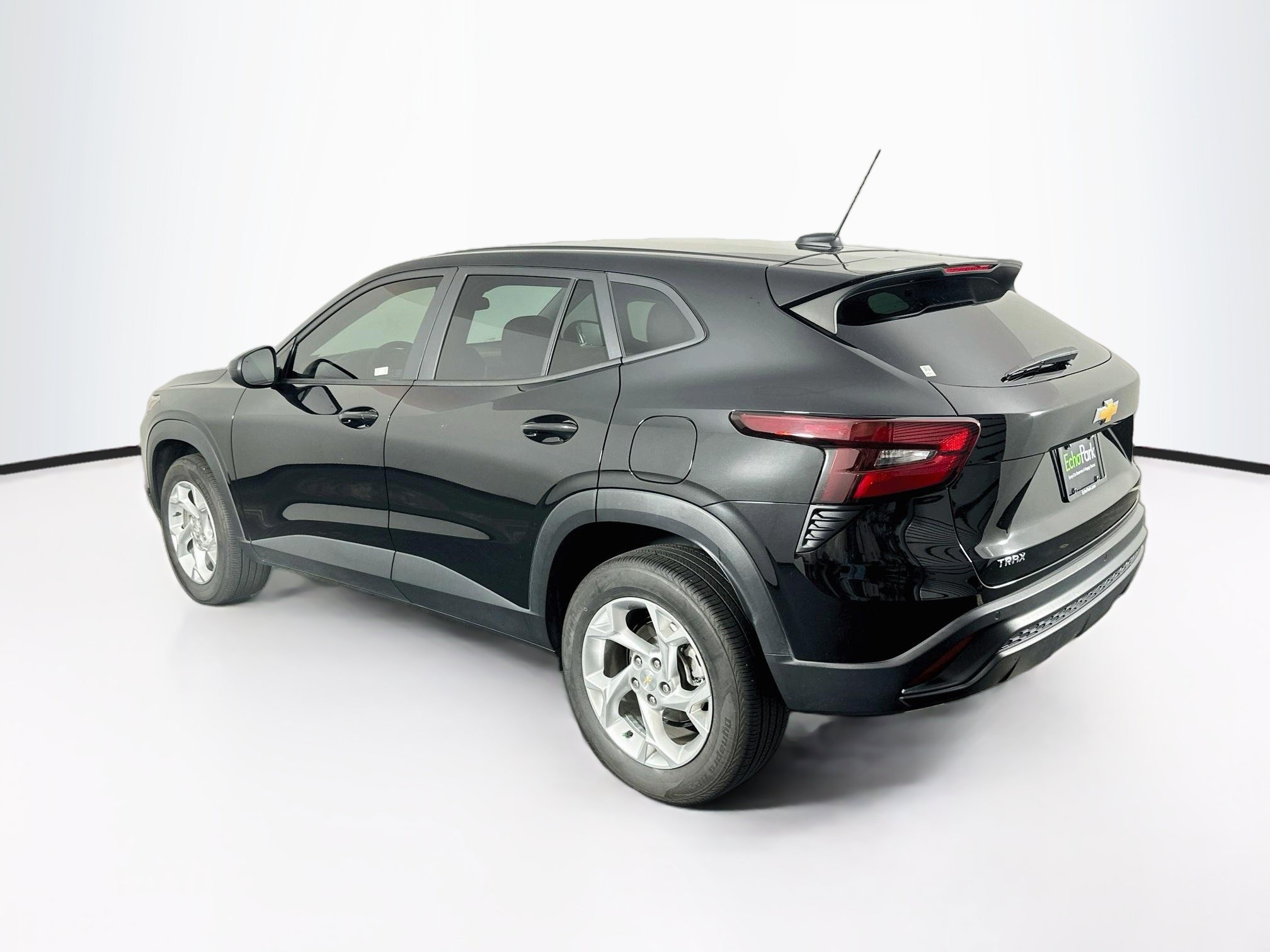 Used 2024 Chevrolet Trax LS w/ LS Convenience Package FWD image 5
