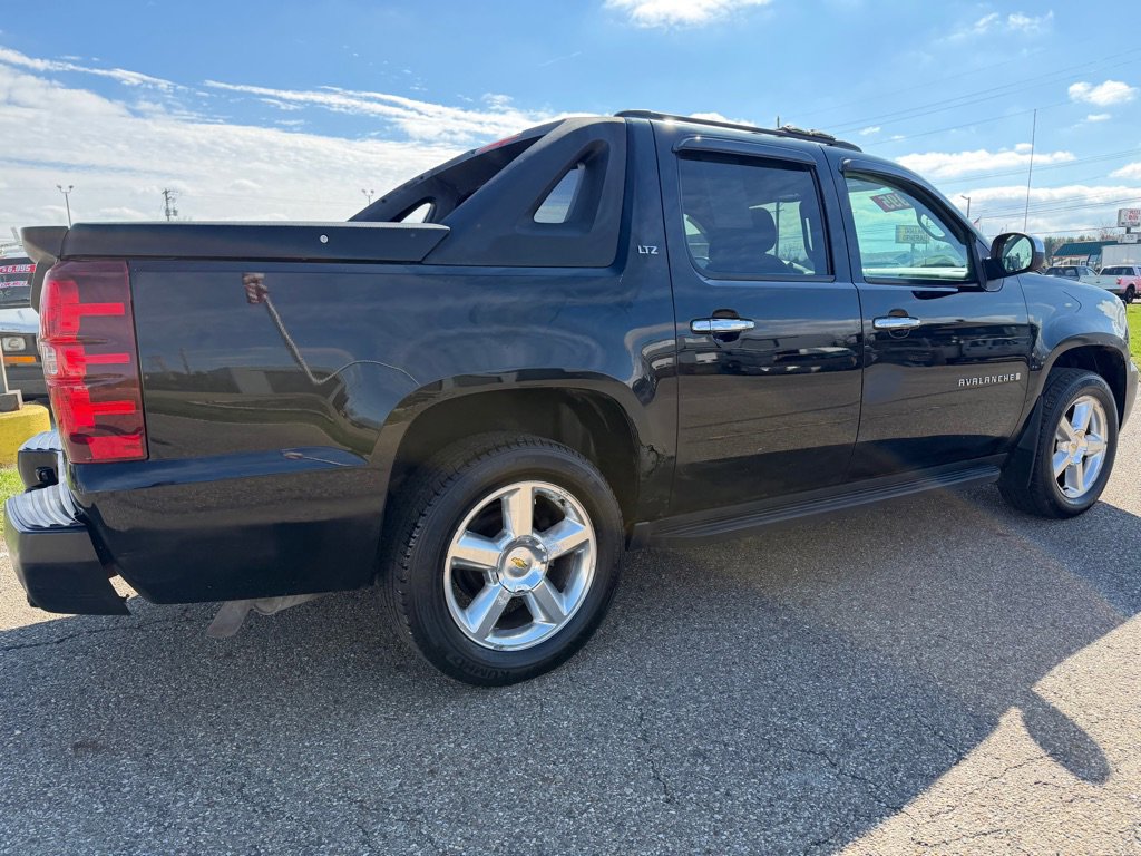Used 2008 Chevrolet Avalanche LT AWD/4WD image 6