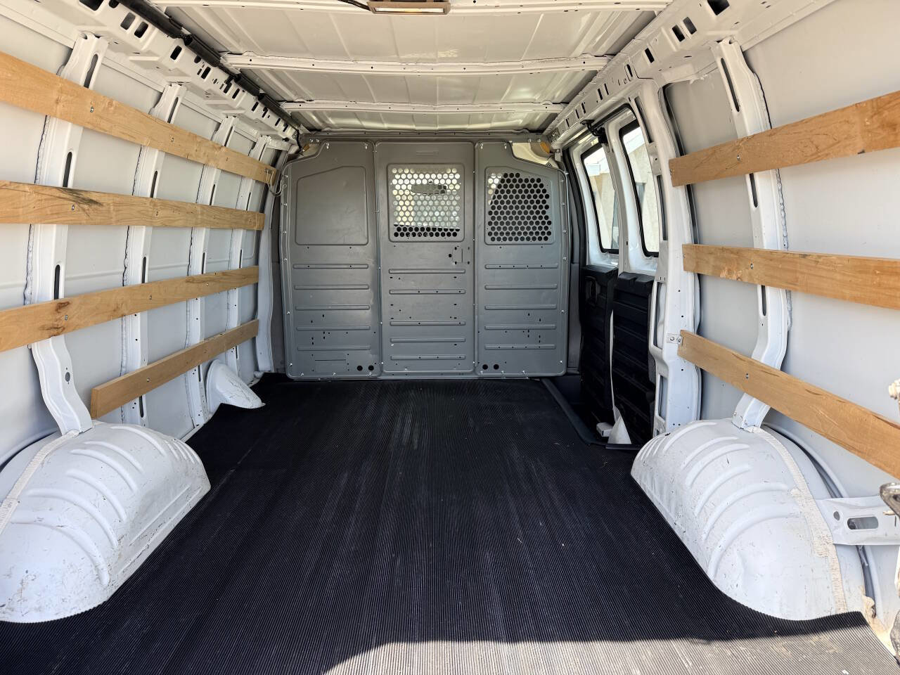Used 2014 GMC Savana 2500 RWD image 6
