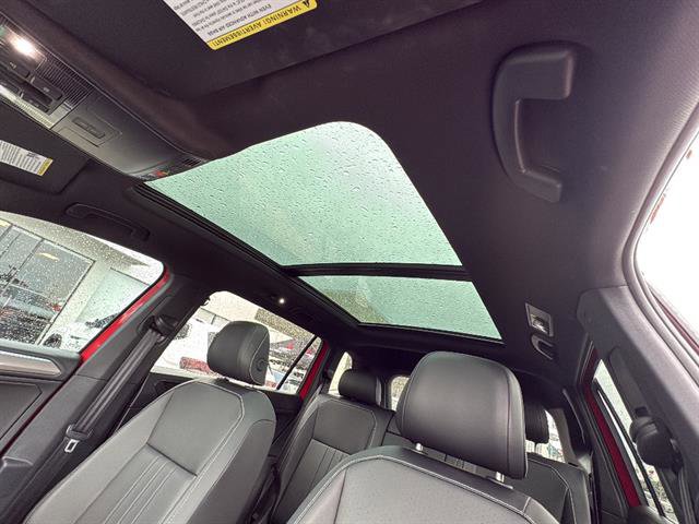 Certified 2024 Volkswagen Tiguan SE R-Line AWD/4WD image 28