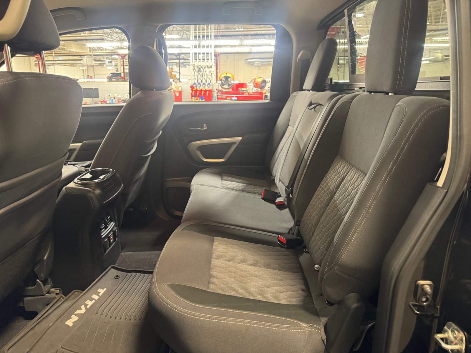 Used 2020 Nissan Titan SV w/ SV Convenience Package AWD/4WD image 17