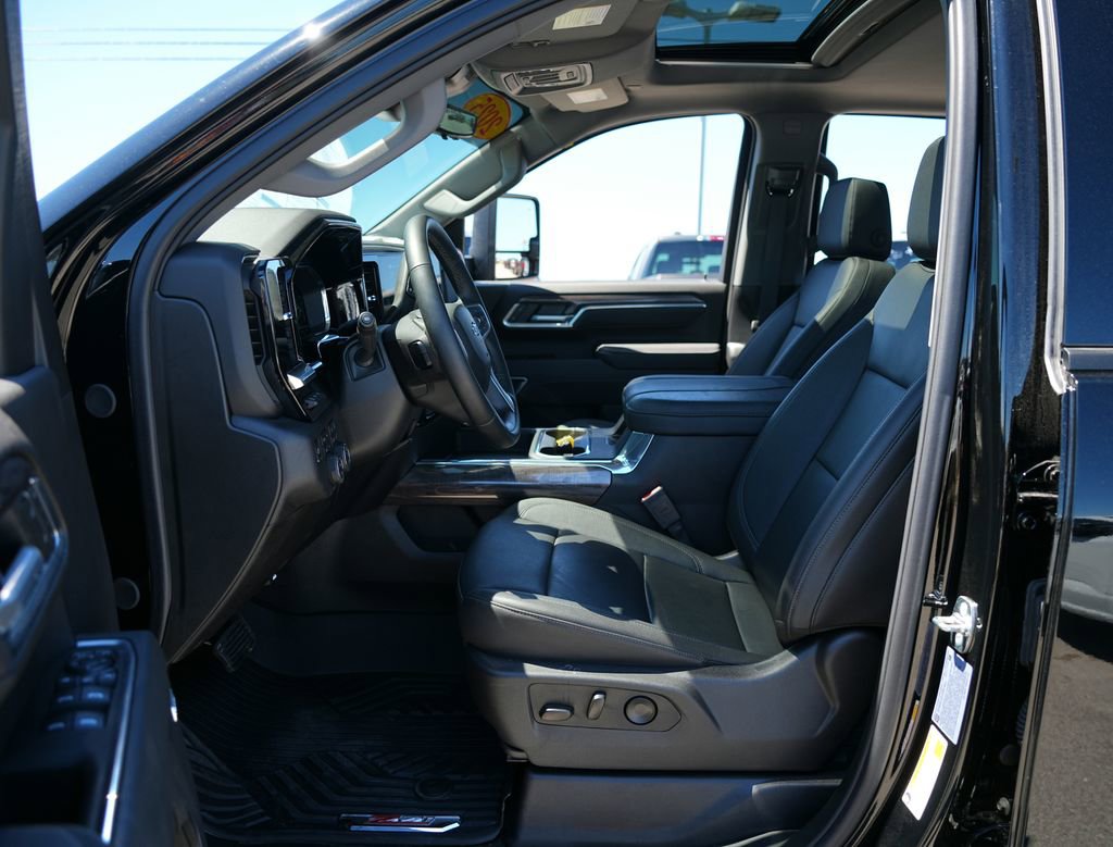 Used 2025 Chevrolet Silverado 2500 LTZ w/ LTZ Plus Package AWD/4WD image 23