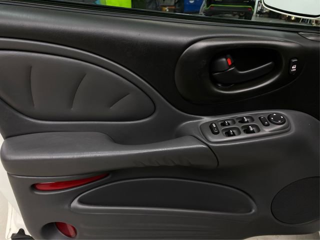 Used 2004 Pontiac Bonneville SE w/ Leather Appointment Package image 23