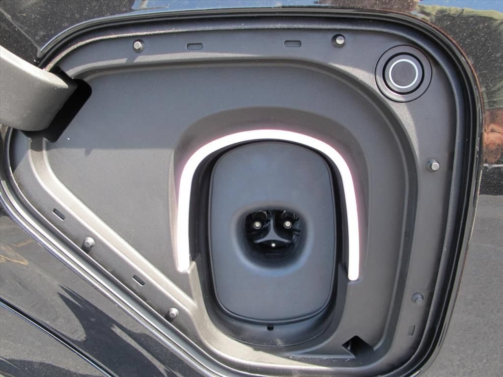 New 2027 Cadillac Vistiq Luxury w/ LPO, Floor Liner Package AWD/4WD image 9