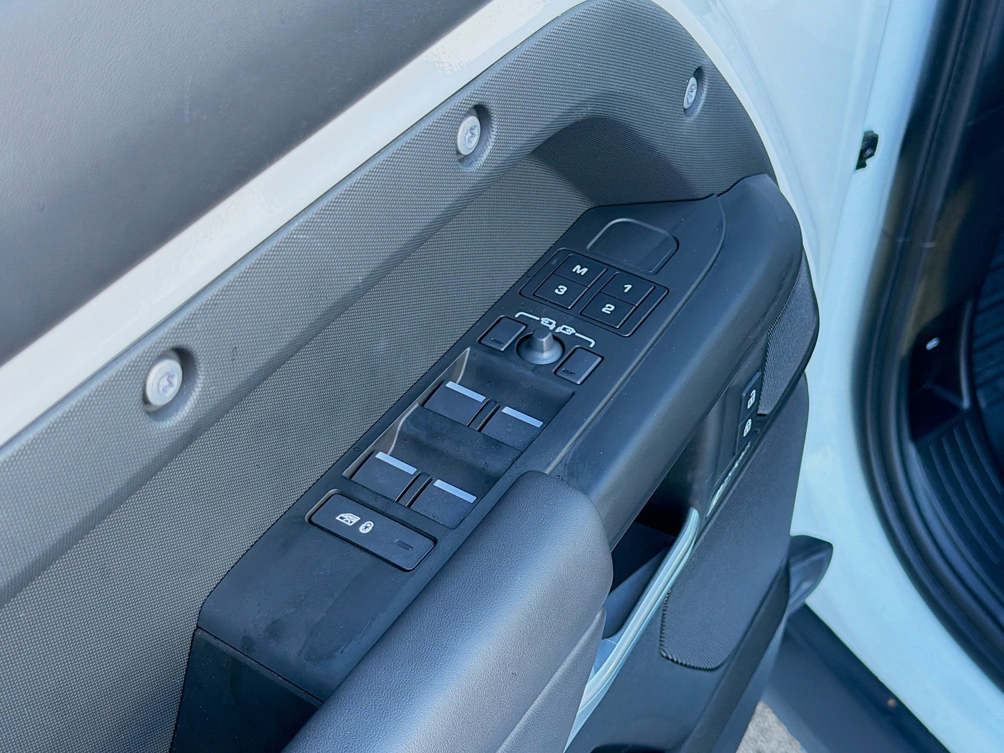 Used 2025 Land Rover Defender 130 S image 24